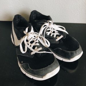 Basic Black Nike Tennis Shoes